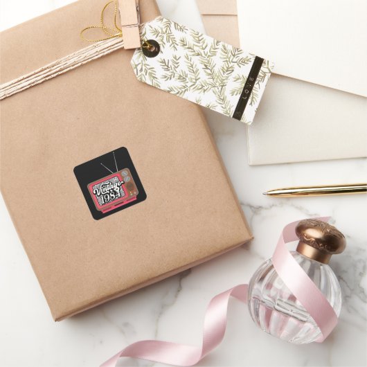 1984レトロヴィンテージテレビ40歳の誕生日 スクエアシール (ギフト)