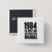 1984年は使用説明書ボタンではないです 缶バッジ (正面&裏面)