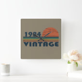 1984生まれ年のヴィンテージ誕生日ギフト スクエア壁時計 (ホーム)