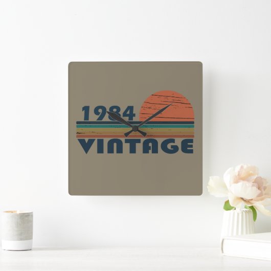1984生まれ年のヴィンテージ誕生日ギフト スクエア壁時計 (ホーム)