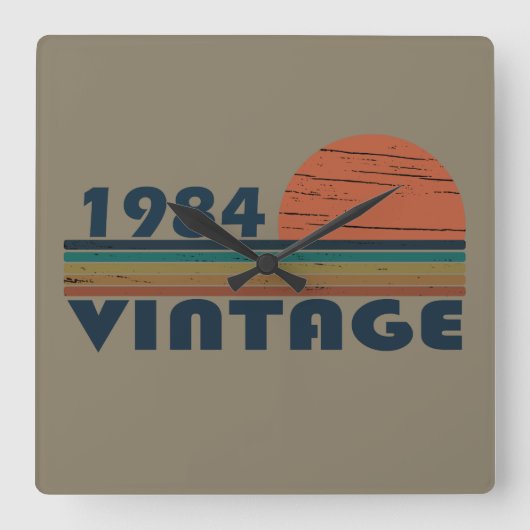 1984生まれ年のヴィンテージ誕生日ギフト スクエア壁時計 (正面)