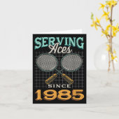 1985年からサービスエースを打ってるバドミントン好き 40歳の誕生日 カード (黄色い花)
