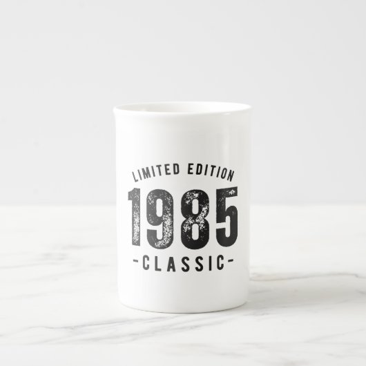 1985年 クラシックな誕生年 ボーンチャイナマグカップ (正面)