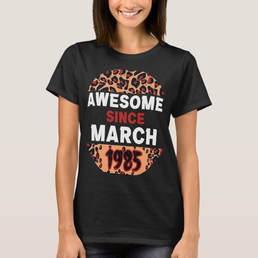 1985素晴らし年3月以来Leopard Print 3月誕生 Tシャツ (正面)