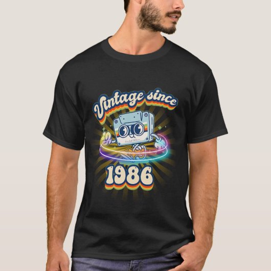 1986ヴィンテージカセットテープ100年39日 Tシャツ (正面)