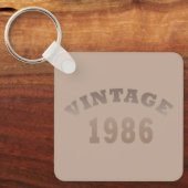 1986生まれ年のヴィンテージ誕生日ギフト キーホルダー (正面)