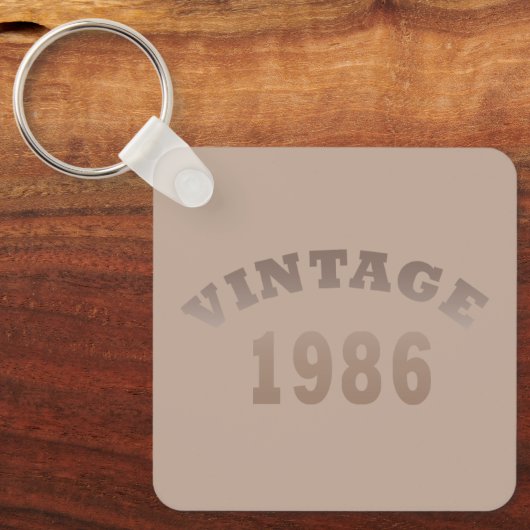 1986生まれ年のヴィンテージ誕生日ギフト キーホルダー (正面)