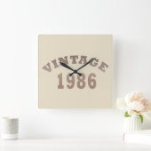 1986生まれ年のヴィンテージ誕生日ギフト スクエア壁時計 (ホーム)