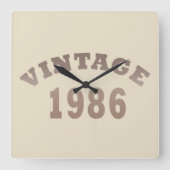 1986生まれ年のヴィンテージ誕生日ギフト スクエア壁時計 (正面)