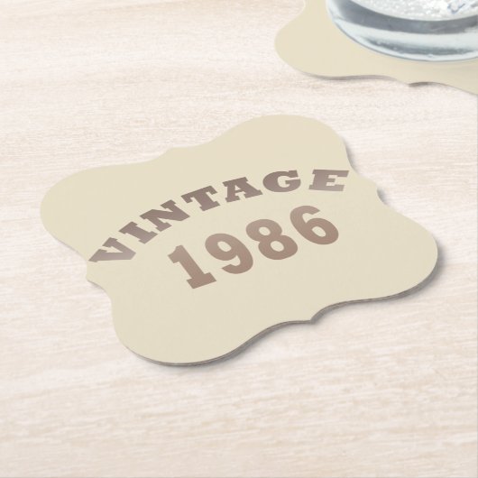 1986生まれ年のヴィンテージ誕生日ギフト ペーパーコースター (アングル)