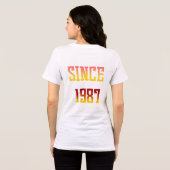1987年以来 レトロな年のタイポグラフィのお祝い🎉 トライブレンドTシャツ (裏面全面)