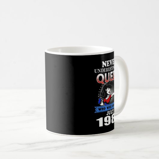 1987年7月の女王を決し生まれて過小評価しない コーヒーマグカップ (正面右)