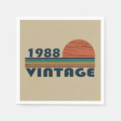 1988生まれ年のヴィンテージ誕生日ギフト スタンダードカクテルナプキン (正面)