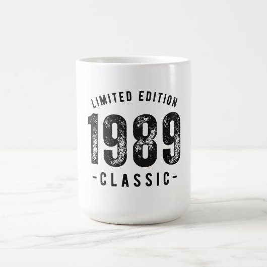 1989年生まれ クラシック コーヒーマグカップ (中央)