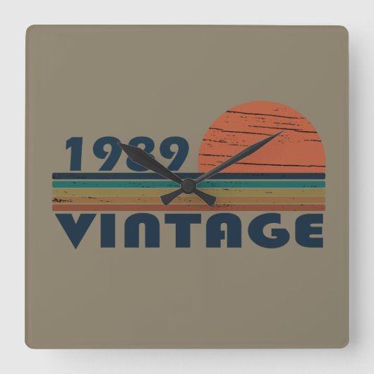 1989生まれ年のヴィンテージ誕生日ギフト スクエア壁時計 (正面)