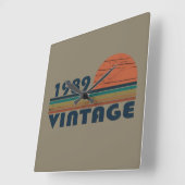 1989生まれ年のヴィンテージ誕生日ギフト スクエア壁時計 (傾斜)