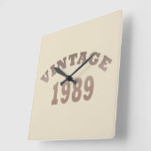 1989生まれ年のヴィンテージ誕生日ギフト スクエア壁時計 (傾斜)