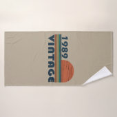 1989生まれ年のヴィンテージ誕生日ギフト バスタオル (バスタオル)