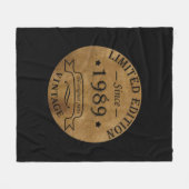 1989生まれ年のヴィンテージ フリースブランケット (正面(横))