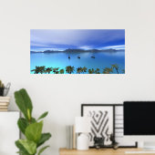 198.湾に浮かぶ船 ポスター (ホームオフィス)