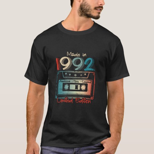 1992年生まれの30歳の誕生日プレゼント カセットテープ Tシャツ (正面)