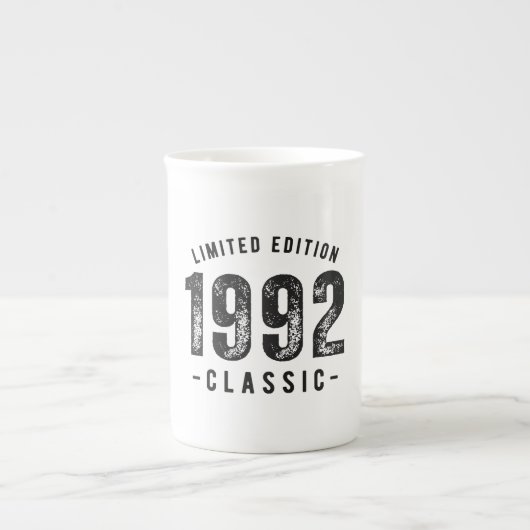 1992年 クラシックな誕生年 ボーンチャイナマグカップ (正面)