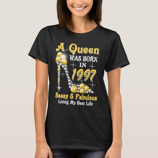 1997年に生まれSassy & Fabuous 26th Birで女王が誕生 Tシャツ (正面)