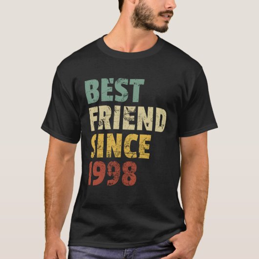 1998年からずっとベストフレンド 面白い 誕生日スローガン 家族 Tシャツ (正面)