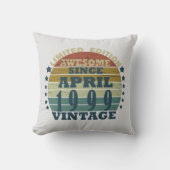 1999生まれ年4月のヴィンテージ誕生日 クッション (正面)