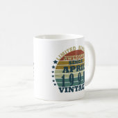 1999生まれ年4月のヴィンテージ誕生日 コーヒーマグカップ (正面右)