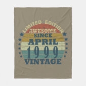 1999生まれ年4月のヴィンテージ誕生日 フリースブランケット (正面)