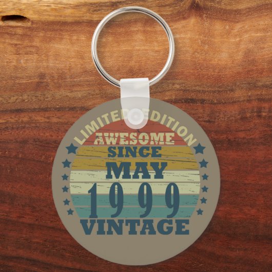 1999生まれ年5月のヴィンテージ誕生日 キーホルダー (正面)