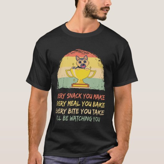 19 おやつを作る度に… あなたのことを見張ってる G Tシャツ (正面)