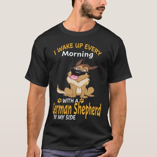 19 朝になるとジャーマンシェパードがいます  Tシャツ (正面)