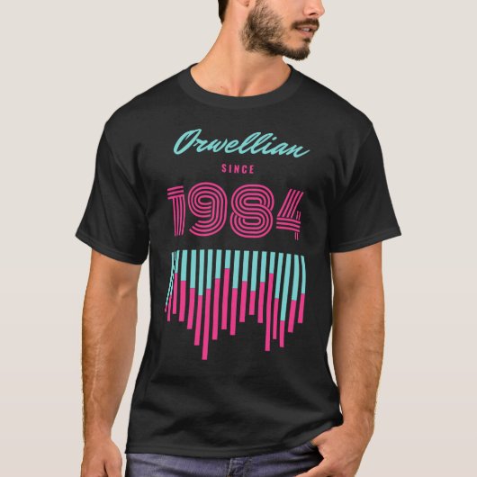 19 Orwellian 4アクティブ Tシャツ (正面)