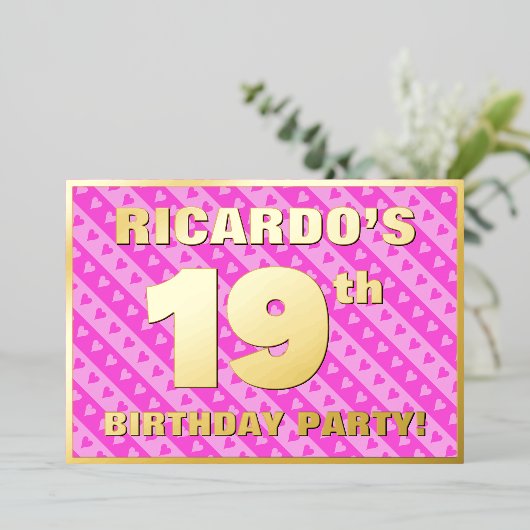 19th Birthday Party —おもしろいピンクのハートとストライプ 箔招待状 (立ち正面)