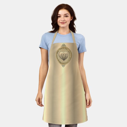 19th Bronze Anniversary All-Over Print Apron エプロン (着用した状態)