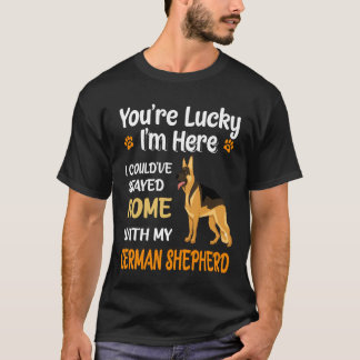 1 私がここにいるのはラッキーよ、家にいてもよかったのに Tシャツ