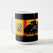 1/16th歩兵のベトナムサービスリボンのマグ コーヒーマグカップ (正面左)