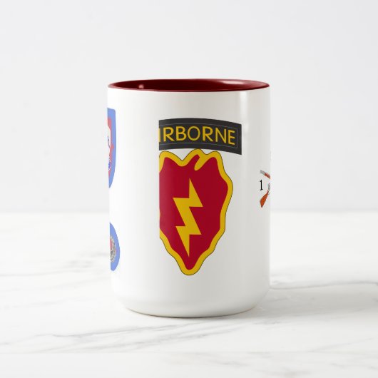 1/501第4 BCT (Abn)の第25歩兵は襲います ツートーンマグカップ (中央)