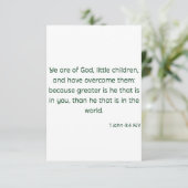 1 John 4:4 KJVバイブルVerse Flat Greeting Card カード (スタンド正面)