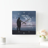 1 Peter 5:7あなた方の全てを彼気にの聖句に投げなさい スクエア壁時計 (ホーム)