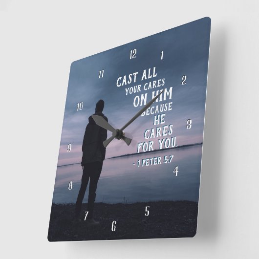 1 Peter 5:7あなた方の全てを彼気にの聖句に投げなさい スクエア壁時計 (傾斜)