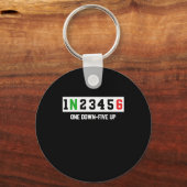 1N23456モーターサイクルシフトバイクもしくは自転車に乗る人 キーホルダー (正面)