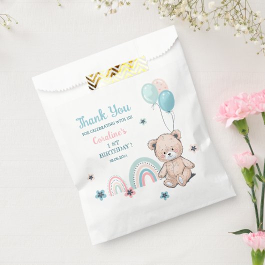 1stバースデーオペバッグは可愛いテディベアを特徴とする。 フェイバーバッグ (封をした状態)