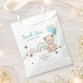 1stバースデーオペバッグは可愛いテディベアを特徴とする。 フェイバーバッグ (クリップ留めされた状態)