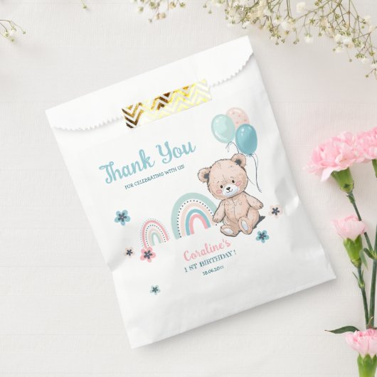 1stバースデーオペバッグは可愛いテディベアを特徴とする。 フェイバーバッグ (封をした状態)