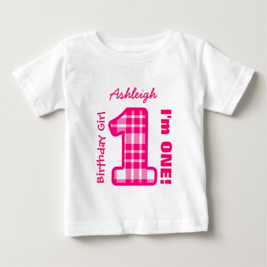 1stバースデーガールPLAID 1年名前をカスタムするV03B ベビーTシャツ (正面)