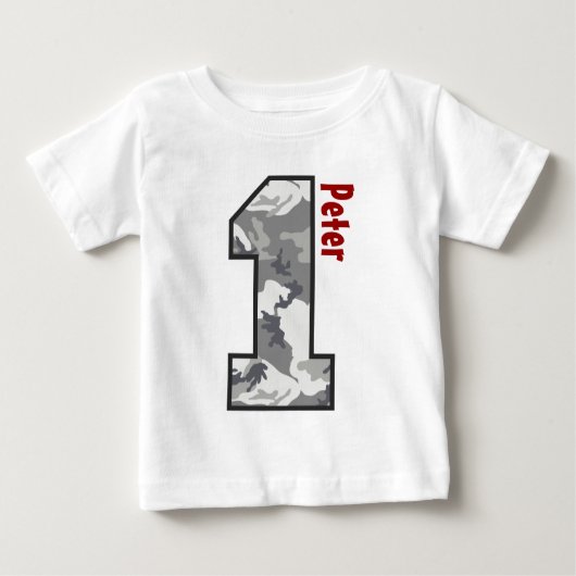 1stバースデー男の子迷彩柄1年名前をカスタムするV007A4 ベビーTシャツ (正面)