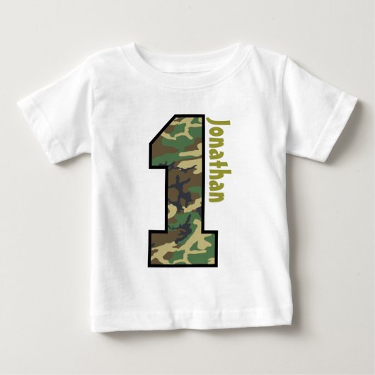 1stバースデー男の子迷彩柄1年名前をカスタムするV007A ベビーTシャツ (正面)